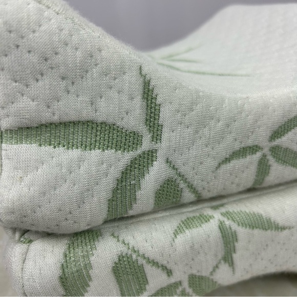 Pillow Thotic - The Positioner For Side Sleepers - Picture 4 of 10